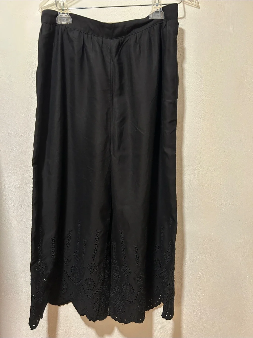 Anthropologie Wide-Leg Eyelet Crop Pants. Size 4. Black - Picture 3 of 5